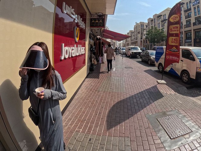 Tránh nóng đỉnh điểm kiểu nhà giàu: Người dân Dubai đổ xô đi du thuyền, thuê khách sạn xa xỉ ở cho mát - 8