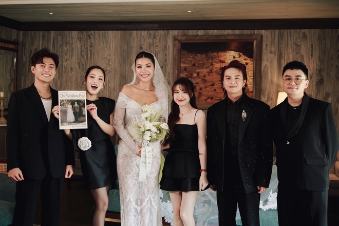 Vợ chồng Puka và Hòa Minzy tham dự lễ cưới bí mật của Minh Tú, chi tiết liên quan đến bố gây xúc động - 1 Vợ chồng Puka và Hòa Minzy tham dự lễ cưới bí mật của Minh Tú, chi tiết liên quan đến bố gây xúc động - 1