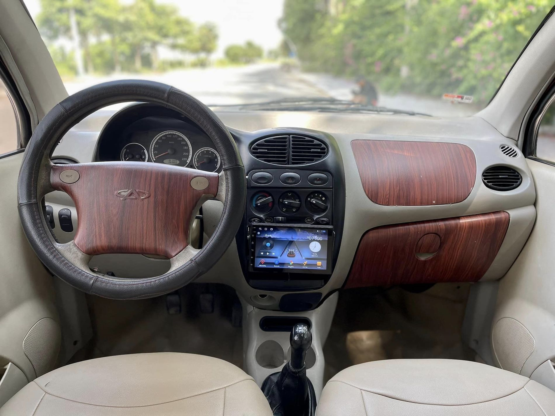 Chưa đến 50 triệu đồng mua được hẳn ô tô, che mưa che nắng hơn đứt đi xe máy - 3 Chưa đến 50 triệu đồng mua được hẳn ô tô, che mưa che nắng hơn đứt đi xe máy - 3