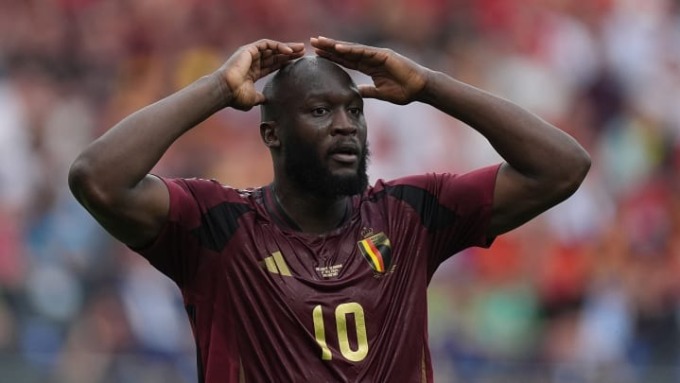 Lukaku lại 'xui tận mạng' khi tiếp tục bị VAR từ chối bàn thắng, nhưng kiến tạo giúp Bỉ hạ Romania