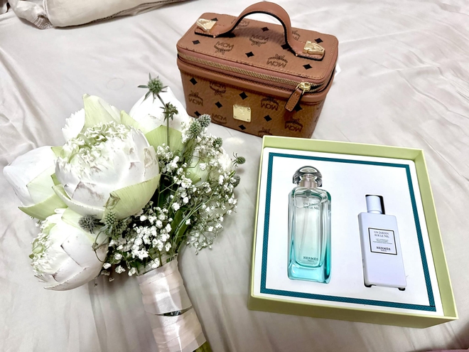 Trọn ảnh nét căng lễ ăn hỏi Thái Trinh: Cô dâu khóc vì 1 hành động của mẹ chồng, tiết lộ lý do giấu chú rể - 7 Trọn ảnh nét căng lễ ăn hỏi Thái Trinh: Cô dâu khóc vì 1 hành động của mẹ chồng, tiết lộ lý do giấu chú rể - 7
