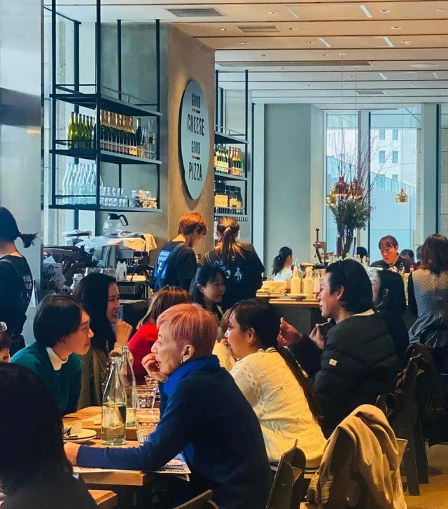 Khung hình ngọt ngào của cặp đôi Hạ Cánh Nơi Anh trong chuyến du lịch tại Nhật Bản khiến người hâm mộ
