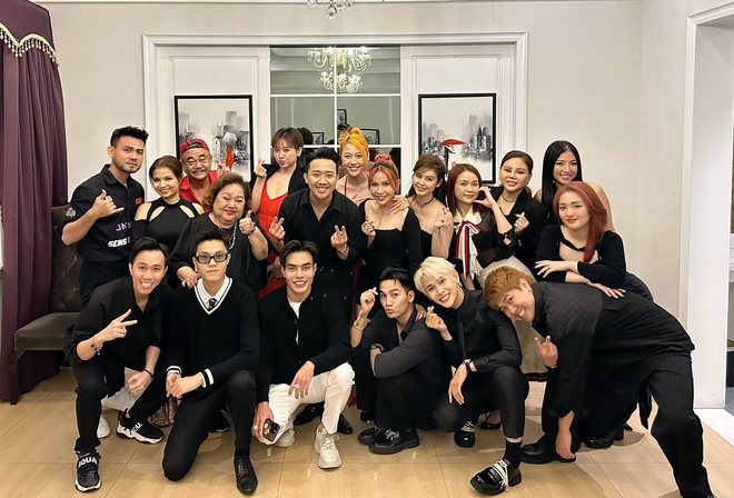 Lộ thiệp cưới của cặp đôi Vbiz về chung nhà tháng 7, Trấn Thành - Trường Giang và dàn sao khủng sẽ góp mặt? - 7 Lộ thiệp cưới của cặp đôi Vbiz về chung nhà tháng 7, Trấn Thành - Trường Giang và dàn sao khủng sẽ góp mặt? - 7