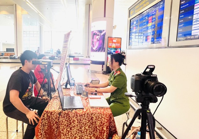 Công an Hà Nội triển khai cấp thẻ căn cước cho trẻ em - 3 Công an Hà Nội triển khai cấp thẻ căn cước cho trẻ em - 3
