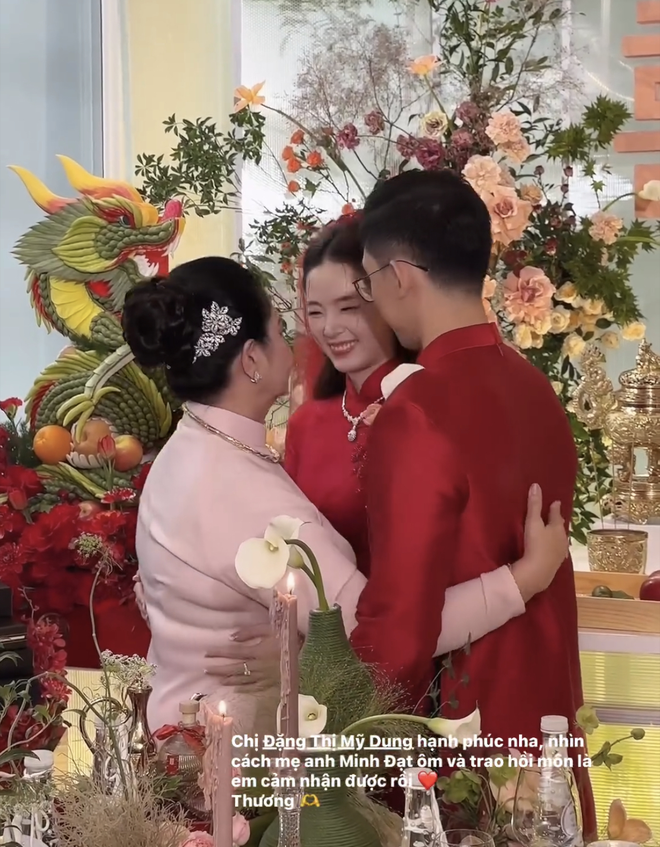 Midu có 1 hành động khiến mẹ Minh Đạt hài lòng và loạt chi tiết phơi bày quan hệ con dâu - nhà chồng tại lễ cưới hào môn - 6