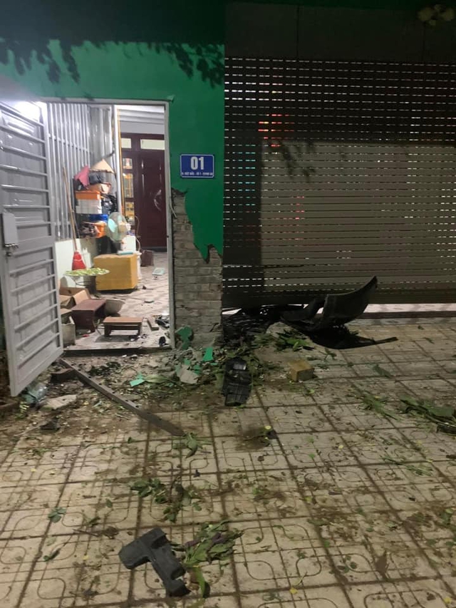 Tai nạn kinh hoàng ở Thái Nguyên, người bị hất văng ra khỏi ô tô - 2 Tai nạn kinh hoàng ở Thái Nguyên, người bị hất văng ra khỏi ô tô - 2