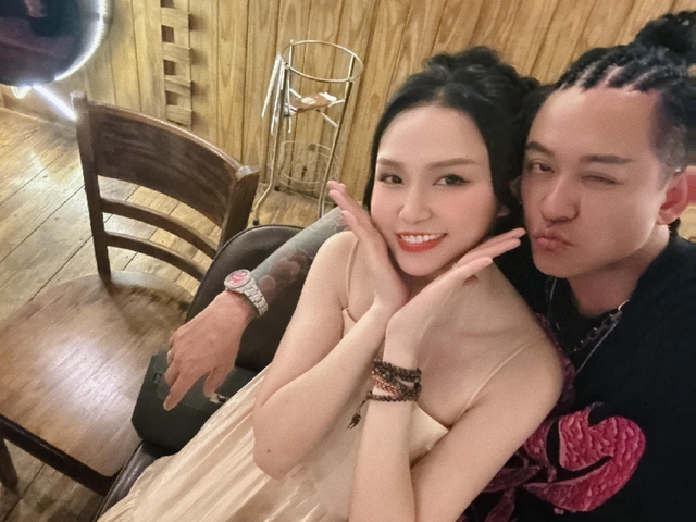 Vợ hot girl kém 12 tuổi của Tuấn Hưng: 'Kiếm tiền như nước', chồng chiều như 'bà hoàng', sinh 3 con vẫn trẻ đẹp - 1