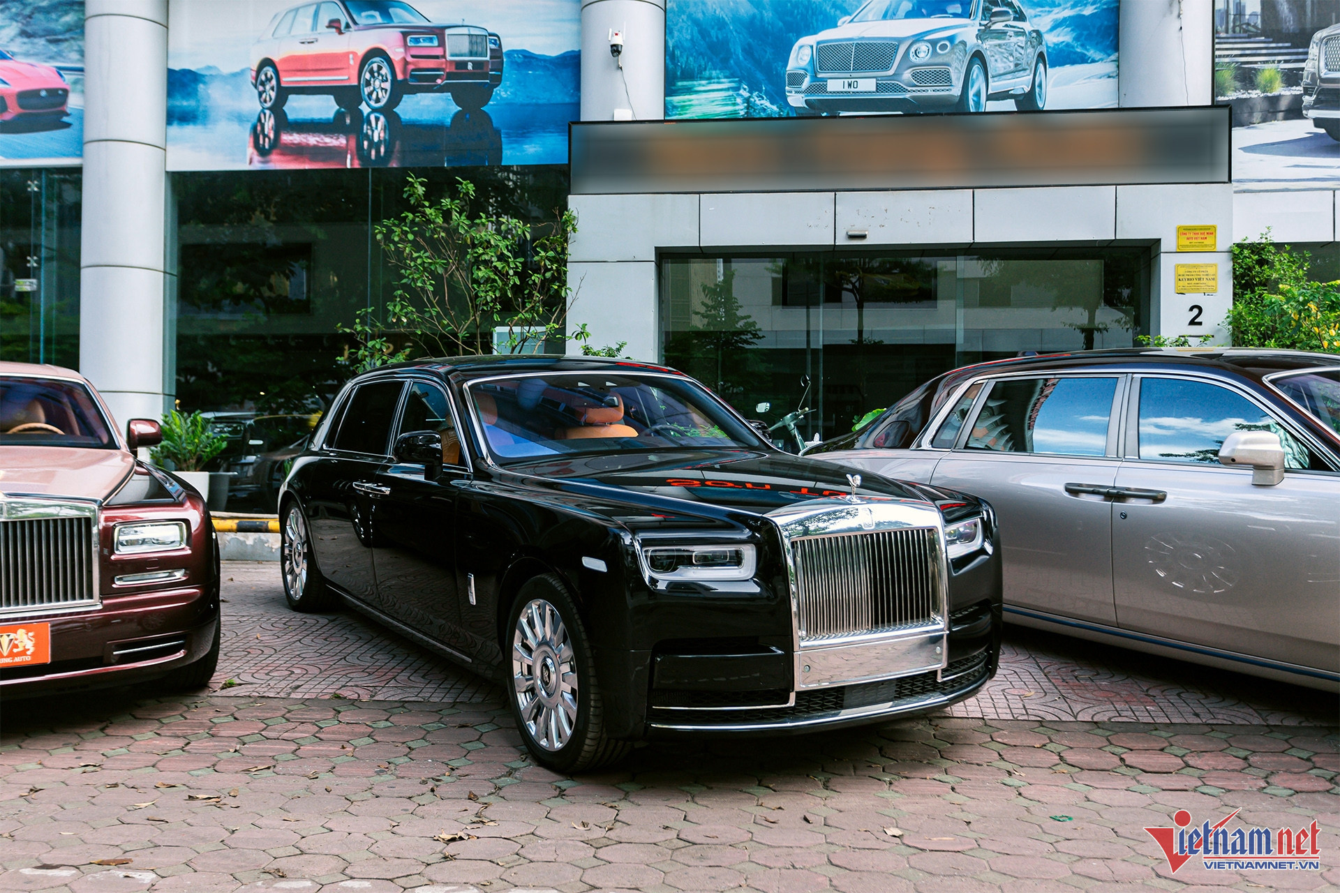 Ngắm dàn Rolls-Royce Phantom trị giá 150 tỷ, có xe từng của ông Trịnh Văn Quyết - 3