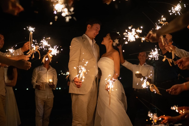 Lý do đám cưới Đặng Văn Lâm và Yến Xuân chỉ có vỏn vẹn 20 người tham dự, không nhận tiền mừng, không mời dàn cầu thủ nổi tiếng? - 1 Lý do đám cưới Đặng Văn Lâm và Yến Xuân chỉ có vỏn vẹn 20 người tham dự, không nhận tiền mừng, không mời dàn cầu thủ nổi tiếng? - 1