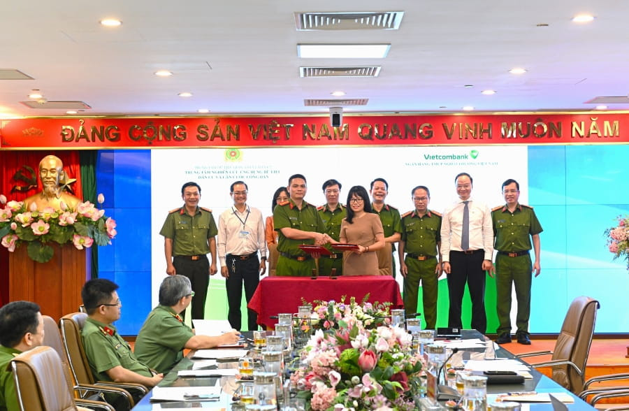 Khách chuyển khoản đi, tiền bị phanh lại, ngân hàng gửi tin nhắn sững sờ - 1 Khách chuyển khoản đi, tiền bị phanh lại, ngân hàng gửi tin nhắn sững sờ - 1
