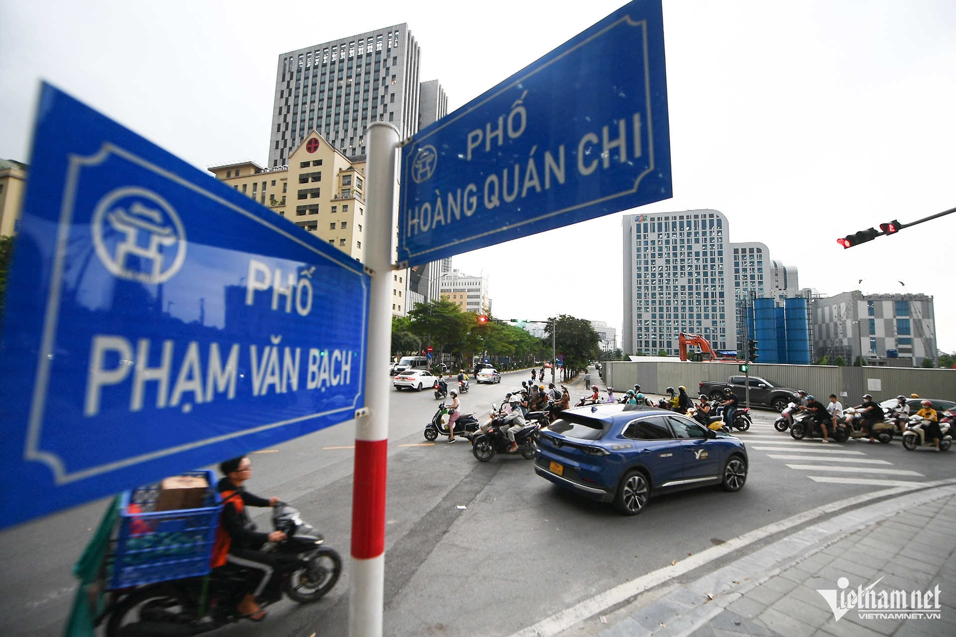 Cảnh lưu thông lộn xộn ở ngã tư lắp camera phạt nguội xe máy - 11
