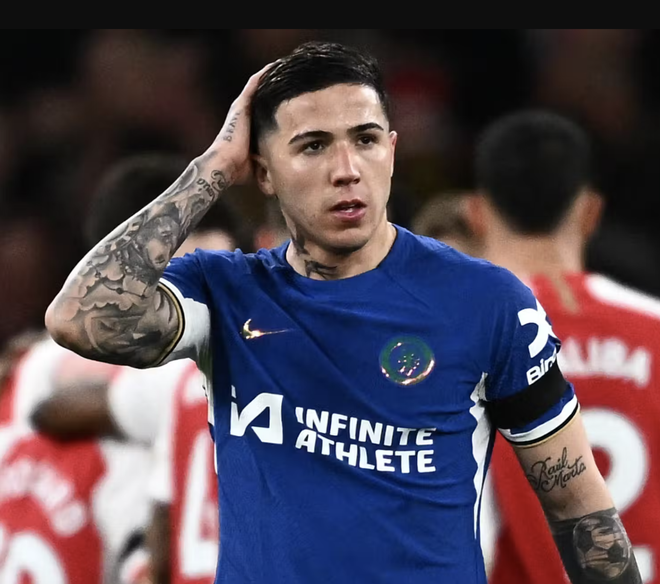 'Gã điên' Enzo Fernandez phân biệt chủng tộc khiến nội bộ Chelsea nổi sóng, LĐBĐ Pháp khởi kiện Argentina 'Gã điên' Enzo Fernandez phân biệt chủng tộc khiến nội bộ Chelsea nổi sóng, LĐBĐ Pháp khởi kiện Argentina