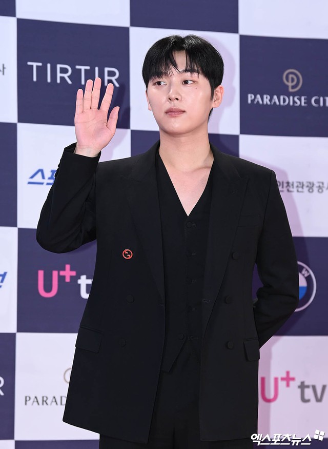 Siêu thảm đỏ Rồng Xanh: Yoona - Tiffany hóa công chúa đọ sắc Park Bo Young hack tuổi, Ryu Jun Yeol tái xuất sau ồn ào với Han So Hee - 52