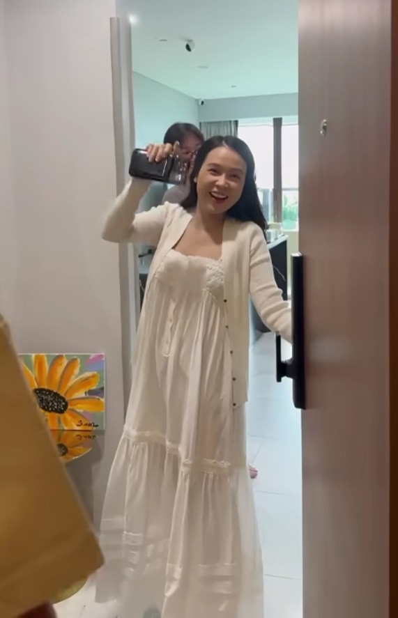 Đồng nghiệp hé lộ nhà sang của một nữ diễn viên xinh đẹp, nổi tiếng showbiz Đồng nghiệp hé lộ nhà sang của một nữ diễn viên xinh đẹp, nổi tiếng showbiz