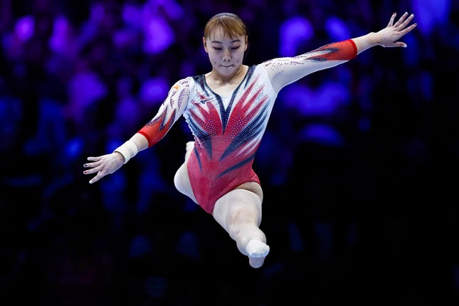 Đội trưởng đội thể dục dụng cụ nữ Olympic Nhật Bản bị đuổi về nước vì hút thuốc