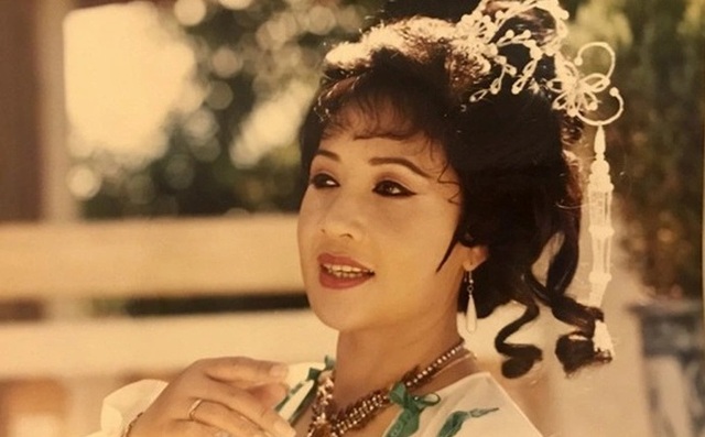 Nữ NSND mua ô tô năm 20 tuổi: Bị khán giả kém 2 tuổi gọi là 'con' - 1 Nữ NSND mua ô tô năm 20 tuổi: Bị khán giả kém 2 tuổi gọi là 'con' - 1