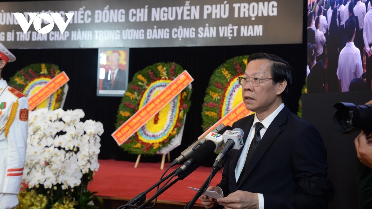 Ông Phan Văn Mãi, Ủy viên Trung ương Đảng, Phó Bí thư Thành ủy, Chủ tịch UBND TPHCM, Trưởng Ban Tổ chức điều hành Lễ truy điệu 