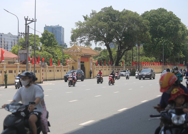 Hôm nay, ngày 26/7, lễ truy điệu đồng chí Nguyễn Phú Trọng được tổ chức lúc 13 giờ tại Nhà tang lễ Quốc gia (số 5 Trần Thánh Tông Hà Nội). Lễ an táng lúc 15 giờ cùng ngày tại Nghĩa trang Mai Dịch