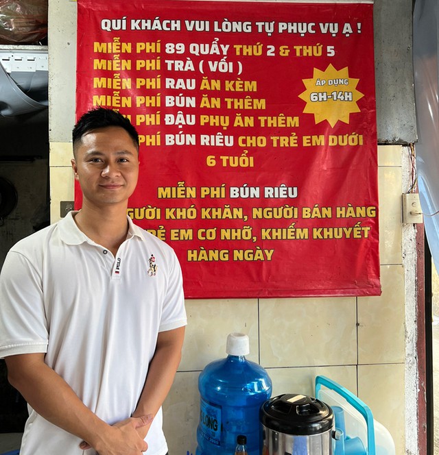 Tặng suất bún riêu cho shipper, câu nói của chủ quán khiến tất cả sững lại vài giây - 1 Tặng suất bún riêu cho shipper, câu nói của chủ quán khiến tất cả sững lại vài giây - 1