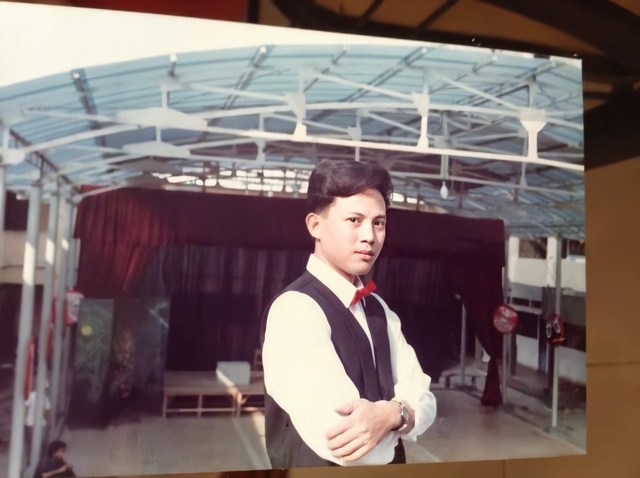 Nam nghệ sĩ Việt nổi tiếng: Bi kịch từ lúc lọt lòng, tuổi 54 'còng lưng' trả nợ cho con trai tù tội - 1 Nam nghệ sĩ Việt nổi tiếng: Bi kịch từ lúc lọt lòng, tuổi 54 'còng lưng' trả nợ cho con trai tù tội - 1