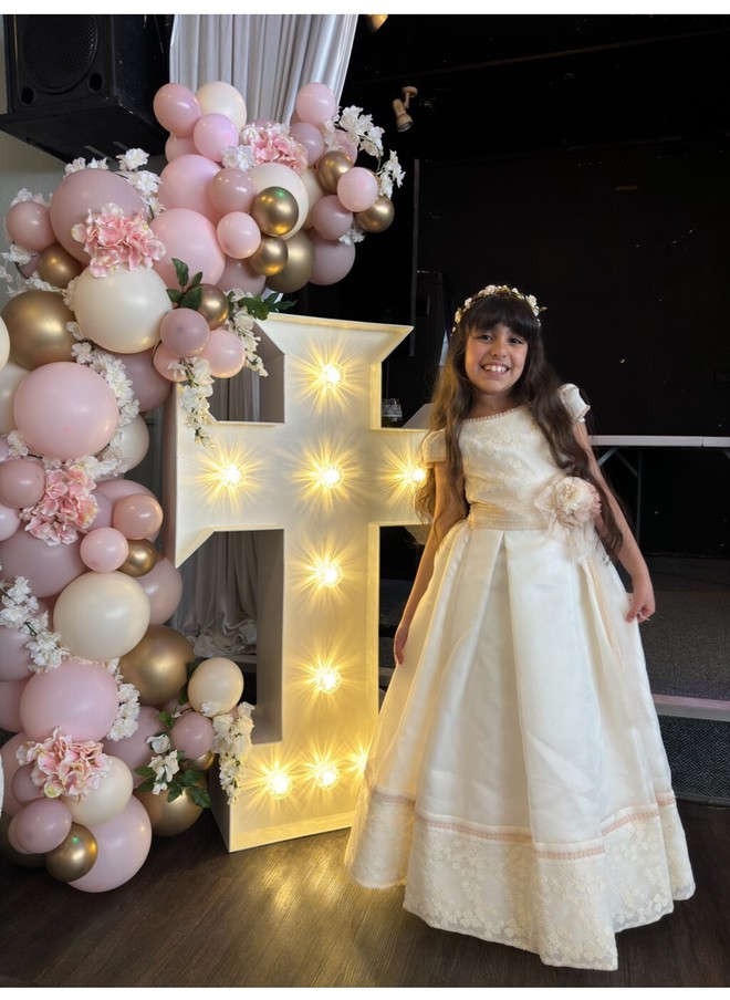 Lần lượt Bebe King (6 tuổi), Elsie Dot Stancombe (7 tuổi) và Alice Dasilva Aguiar (9 tuổi)