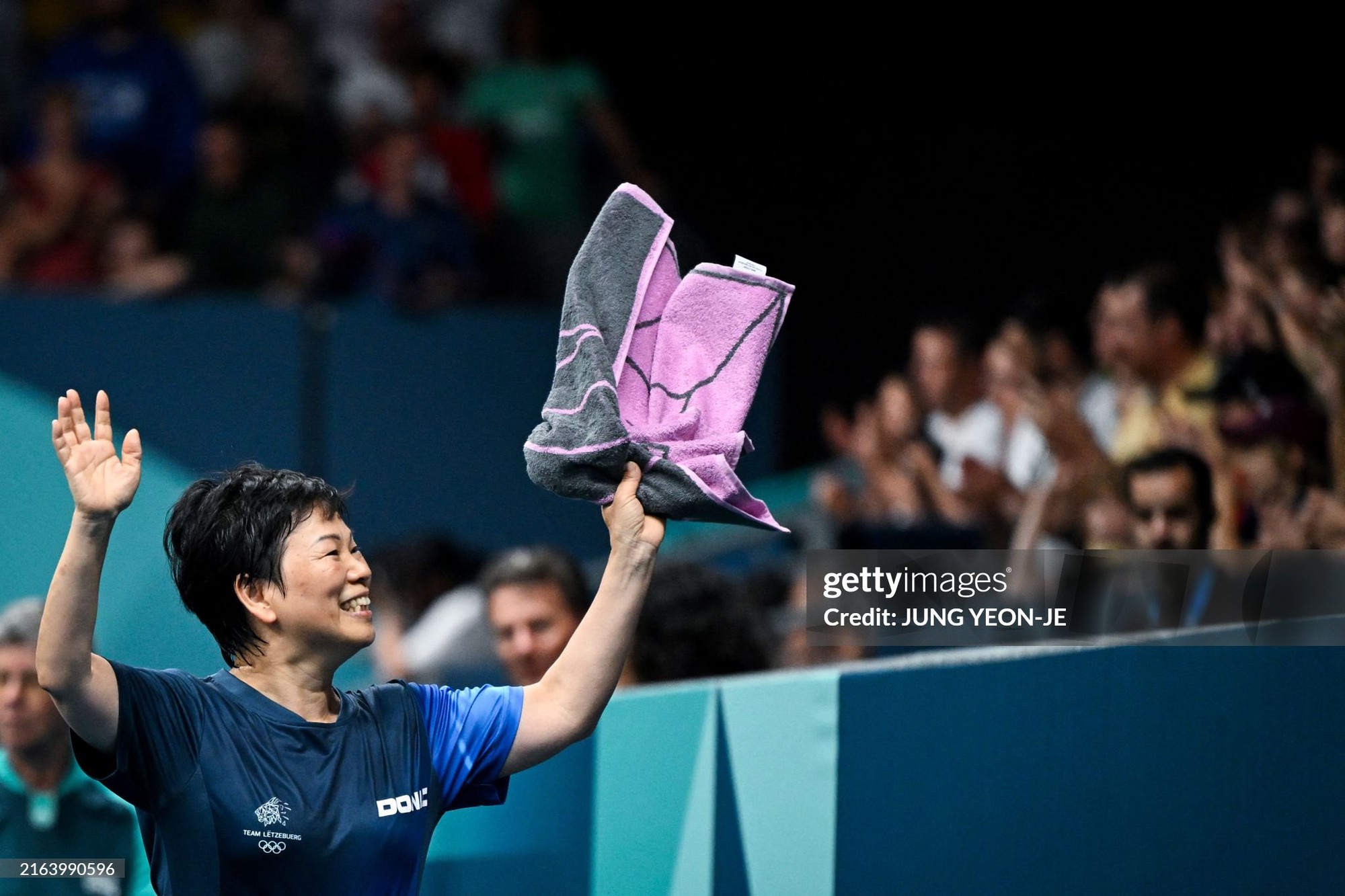 Olympic: VĐV 61 tuổi gốc Trung Quốc nhảy nhót, cười tươi như hoa dù bị loại, lý do phía sau gây xúc động - 5 Olympic: VĐV 61 tuổi gốc Trung Quốc nhảy nhót, cười tươi như hoa dù bị loại, lý do phía sau gây xúc động - 5