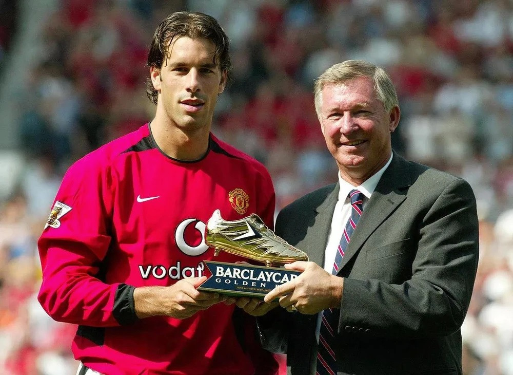 Van Nistelrooy trở lại MU giúp Ten Hag, tiết lộ ‘bí kíp’ từ Sir Alex - 1 Van Nistelrooy trở lại MU giúp Ten Hag, tiết lộ ‘bí kíp’ từ Sir Alex - 1