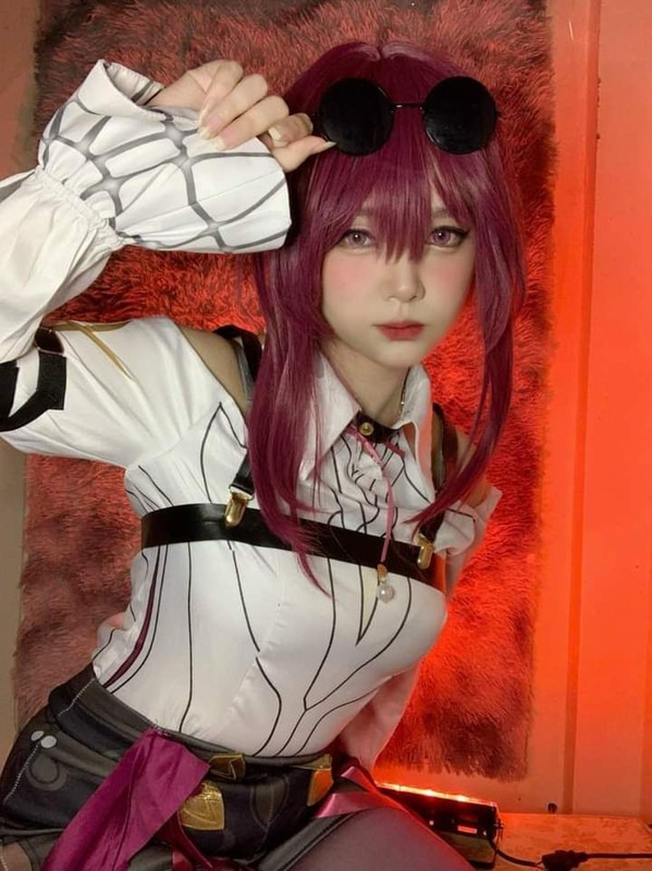 Nữ coser đã chia sẻ rằng quá trình giảm cân và thay đổi không hề dễ dàng, chế độ ăn kiêng nghiêm ngặt cùng với lịch trình tập luyện khắc nghiệt.