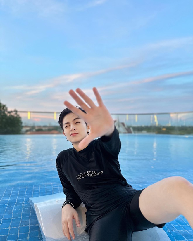 Tomboy đẹp nhất Việt Nam khoá môi Xoài Non: Visual 'đỉnh nóc kịch trần', bí ẩn nhất là chuyện yêu đương - 2