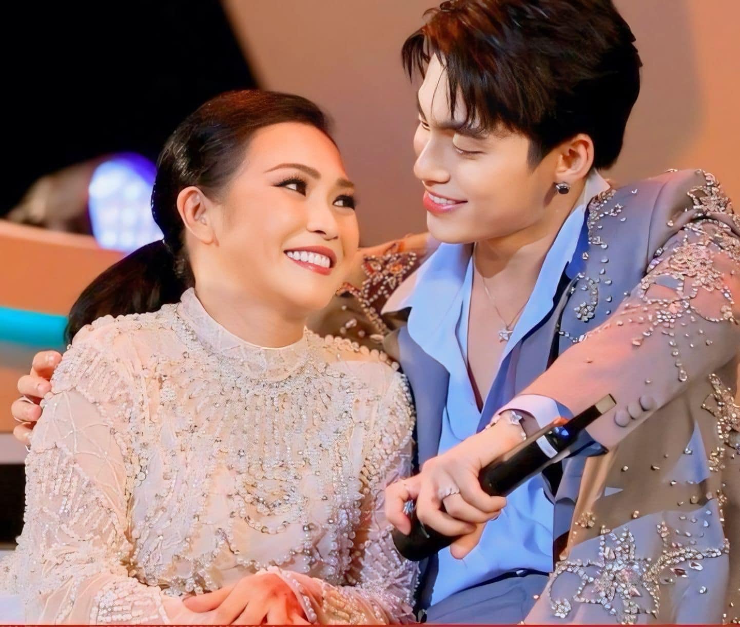 Chuyện Phương Thanh 'hẹn hò' MONO kém 27 tuổi: Từ bài đăng gây sốc đến hiểu lầm khiến chính chủ phải lập tức đính chính! - 6