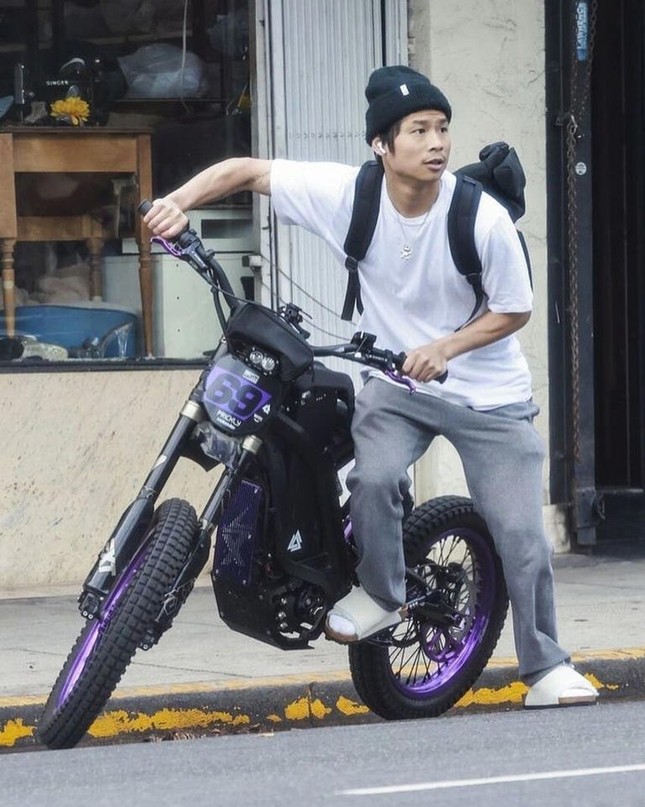 Brad Pitt bất lực với Pax Thiên - 1
