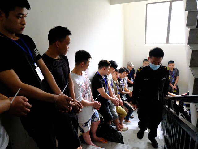 Bên trong sào huyệt của băng nhóm lừa đảo qua mạng xuyên quốc gia ở Tam Giác Vàng - 3 Bên trong sào huyệt của băng nhóm lừa đảo qua mạng xuyên quốc gia ở Tam Giác Vàng - 3