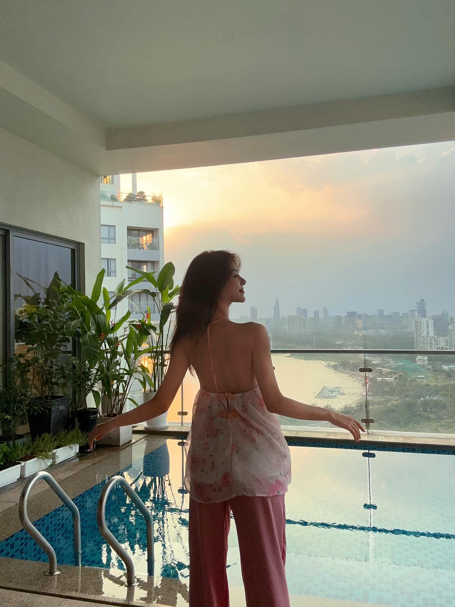 Á hậu Lona Kiều Loan và bác sĩ Chiêm Quốc Thái có mối quan hệ thế nào? - 3 Á hậu Lona Kiều Loan và bác sĩ Chiêm Quốc Thái có mối quan hệ thế nào? - 3
