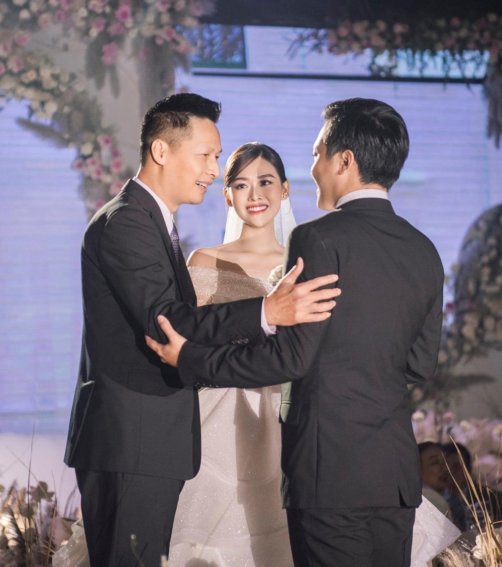 Lương Thùy Linh - Lona Kiều Loan - Tường San thay đổi lớn sau 5 năm đăng quang: Người làm dâu hào môn, người bỗng ở ẩn đầy khó hiểu - 6 Lương Thùy Linh - Lona Kiều Loan - Tường San thay đổi lớn sau 5 năm đăng quang: Người làm dâu hào môn, người bỗng ở ẩn đầy khó hiểu - 6
