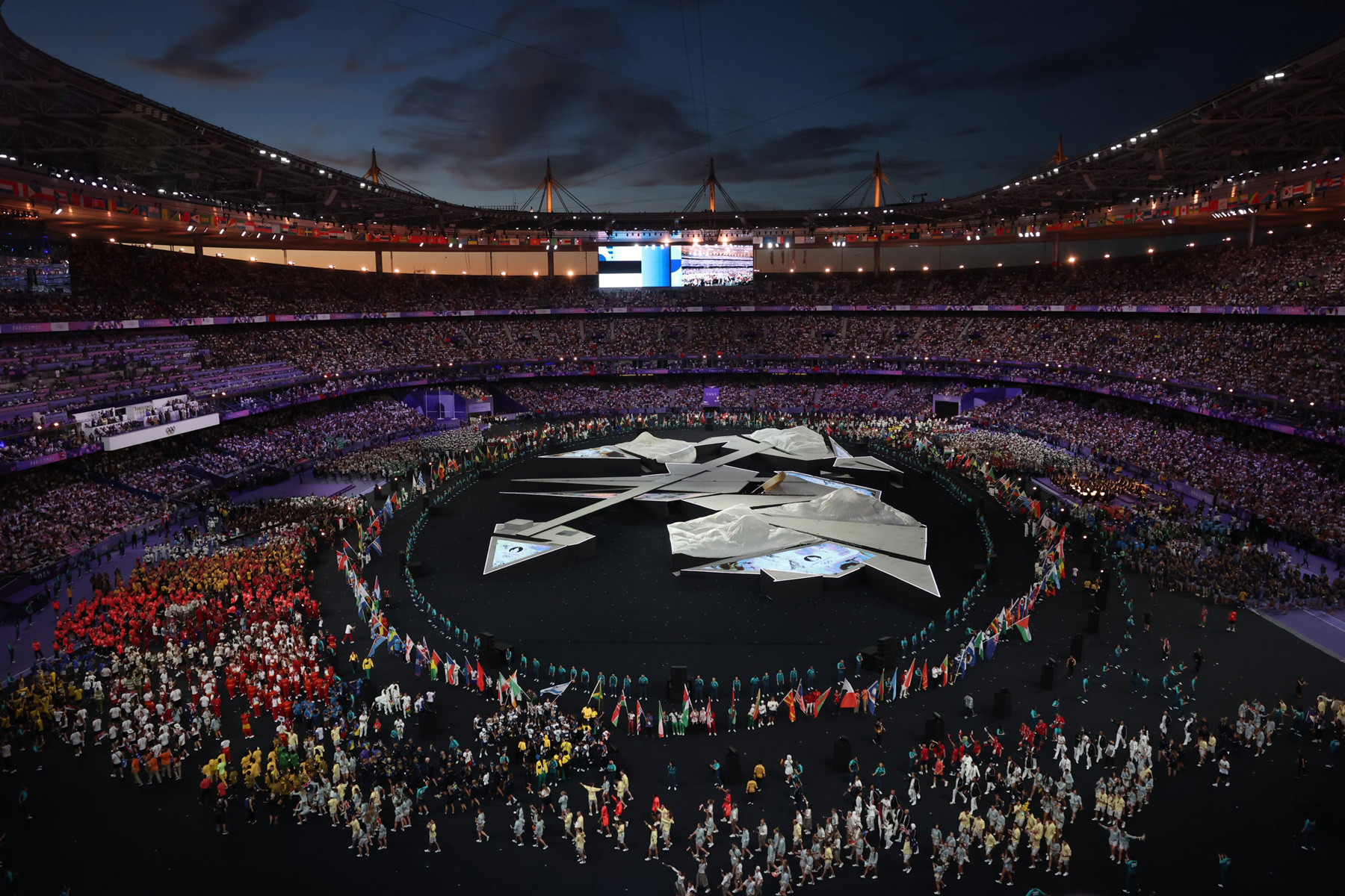 Olympic 2024 kết thúc: Paris chiếu sáng đến Los Angeles Olympic 2024 kết thúc: Paris chiếu sáng đến Los Angeles