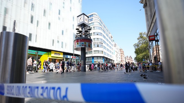 Đâm dao kinh hoàng tại điểm du lịch nổi tiếng London