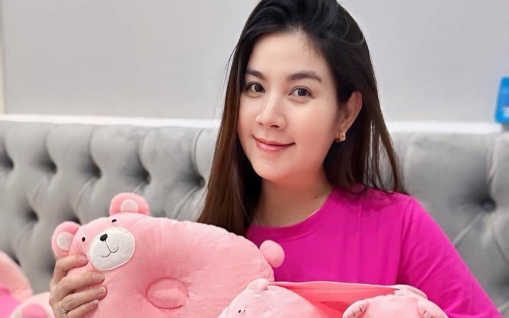 Sao Việt chờ mòn mỏi 8 năm mới được làm mẹ chính thức công khai dung mạo con gái đầu lòng Sao Việt chờ mòn mỏi 8 năm mới được làm mẹ chính thức công khai dung mạo con gái đầu lòng
