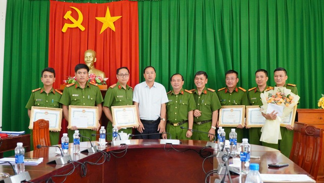 Vụ tài xế xe đông lạnh chặn đường hiếp dâm cô gái 24 tuổi: 'Do bị vợ cấm đoán chuyện chăn gối nên đã nổi thú tính' Vụ tài xế xe đông lạnh chặn đường hiếp dâm cô gái 24 tuổi: 'Do bị vợ cấm đoán chuyện chăn gối nên đã nổi thú tính'