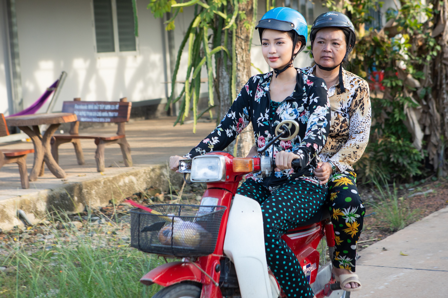Mẹ Hoa hậu Ngọc Châu đột ngột qua đời vì tai nạn giao thông - 4 Mẹ Hoa hậu Ngọc Châu đột ngột qua đời vì tai nạn giao thông - 4