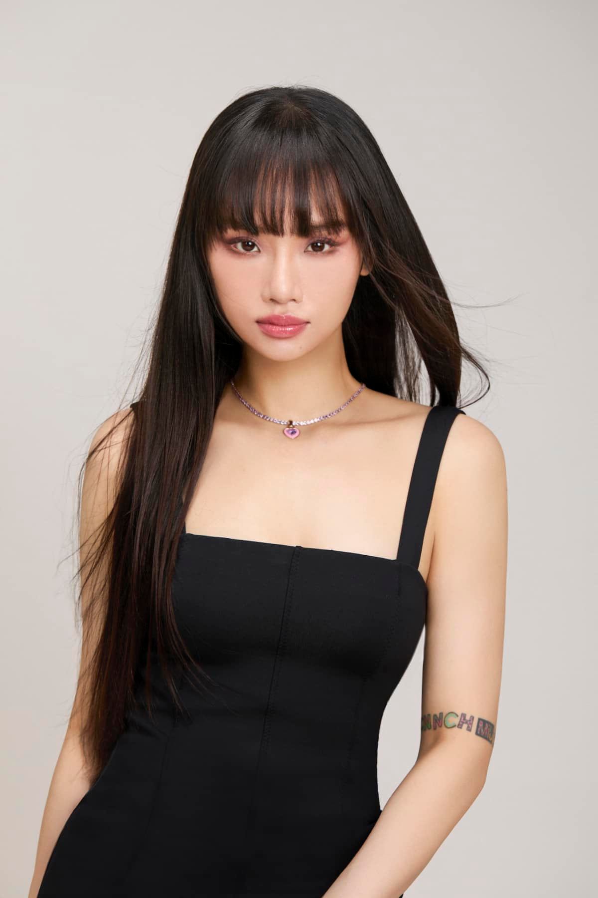 Miu Lê dính vi phạm khi lên tiếng về bức hình lộ bụng lùm lùm bên WEAN - 4 Miu Lê dính vi phạm khi lên tiếng về bức hình lộ bụng lùm lùm bên WEAN - 4