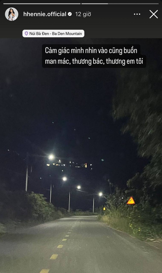 H'Hen Niê và dàn sao đồng loạt về Tây Ninh viếng mẹ Ngọc Châu H'Hen Niê và dàn sao đồng loạt về Tây Ninh viếng mẹ Ngọc Châu