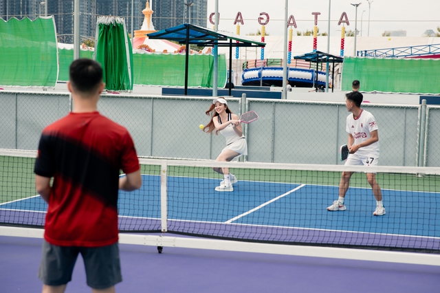 MC mặc sexy chơi Pickleball: Chụp hình, quay clip sống ảo giúp mình háo hức hơn - 8 MC mặc sexy chơi Pickleball: Chụp hình, quay clip sống ảo giúp mình háo hức hơn - 8