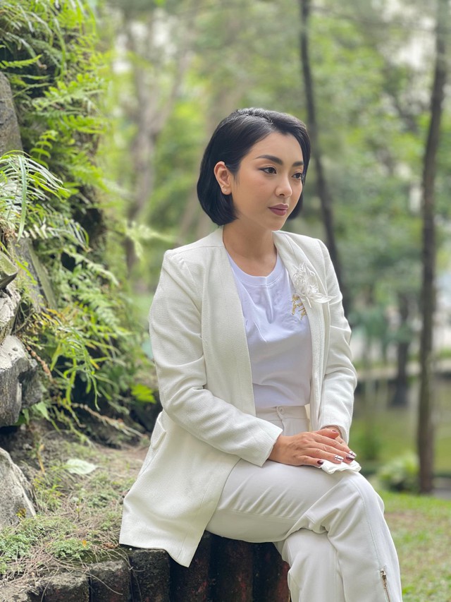 Nữ NSƯT vừa được thăng quân hàm Thượng tá ở tuổi 42: Ca sĩ nổi tiếng sống viên mãn bên chồng gốc Pakistan - 2 Nữ NSƯT vừa được thăng quân hàm Thượng tá ở tuổi 42: Ca sĩ nổi tiếng sống viên mãn bên chồng gốc Pakistan - 2