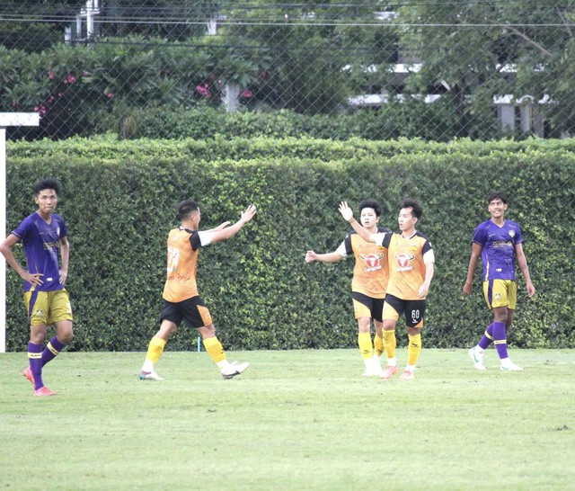 HAGL thắng 6-1 đội bóng Thái Lan trên sân khách; Tuấn Anh, Văn Toàn bỏ tiền túi thưởng cho lứa đàn em - 1 HAGL thắng 6-1 đội bóng Thái Lan trên sân khách; Tuấn Anh, Văn Toàn bỏ tiền túi thưởng cho lứa đàn em - 1