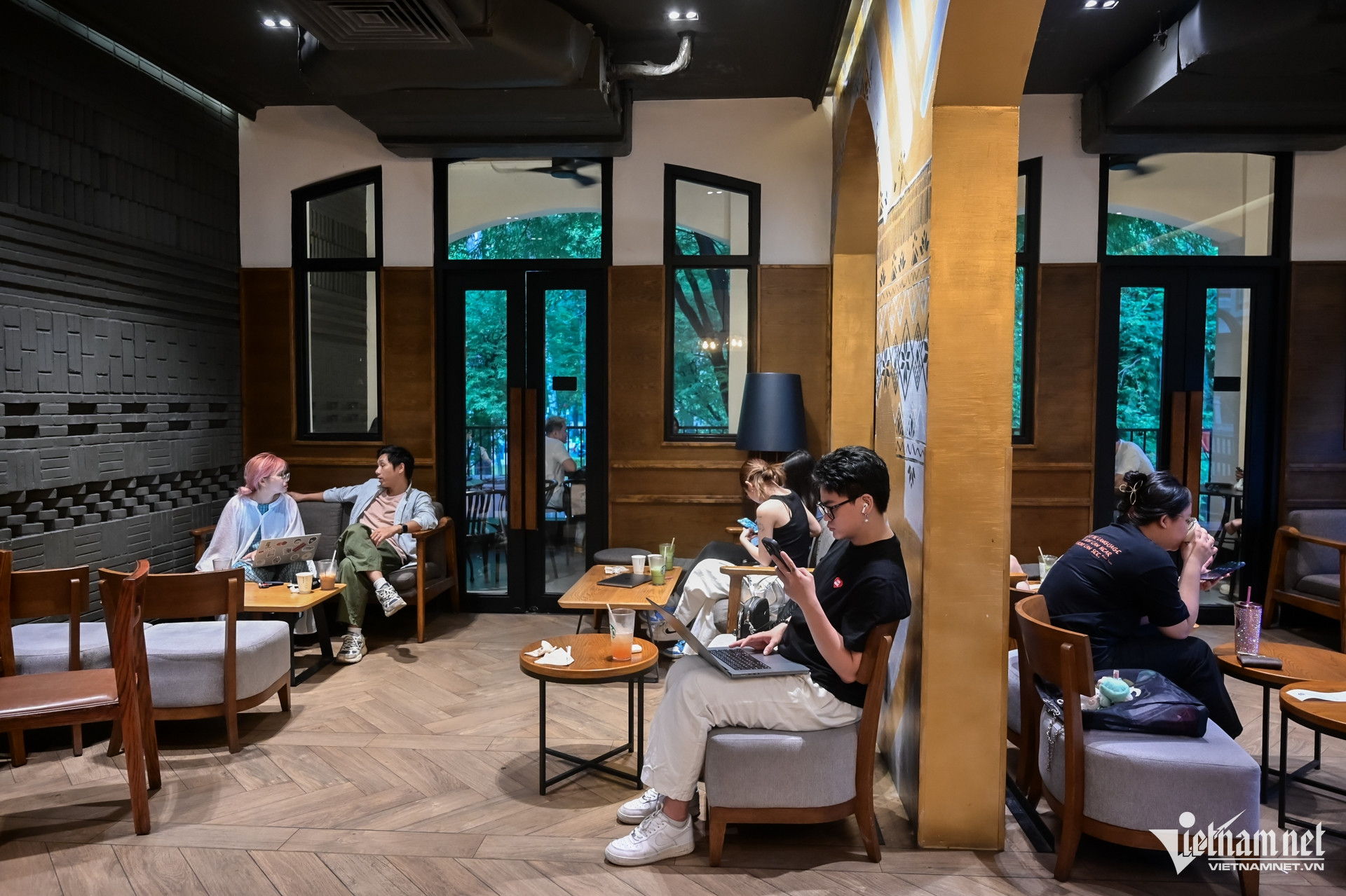 Cận cảnh quán cà phê Starbucks ở TPHCM giá thuê 8,4 tỷ đồng/năm sắp đóng cửa - 5