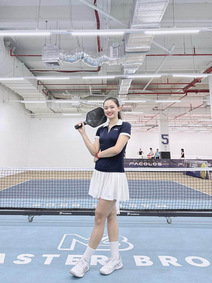 Hoa khôi bóng chuyền lên đồ chơi pickleball, dân mạng hết lời khen vì mặc đẹp, dáng xinh - 2