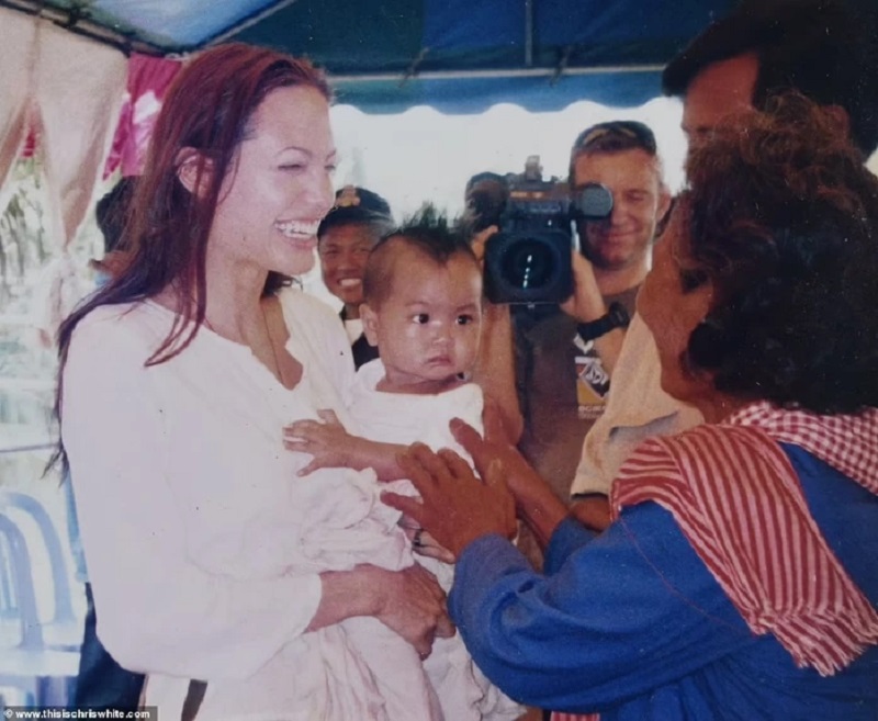 Con trai nuôi được Angelina Jolie giao trọn tài sản trị giá 2.600 tỷ đồng là ai?