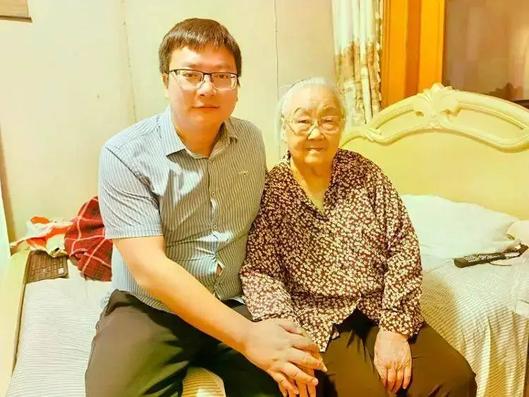 Chăm sóc đôi vợ chồng 94 tuổi, nữ giúp việc bạo hành cụ bà lại nhận được 7 tỷ đồng 'tiền thưởng' từ cụ ông - 2 Chăm sóc đôi vợ chồng 94 tuổi, nữ giúp việc bạo hành cụ bà lại nhận được 7 tỷ đồng 'tiền thưởng' từ cụ ông - 2