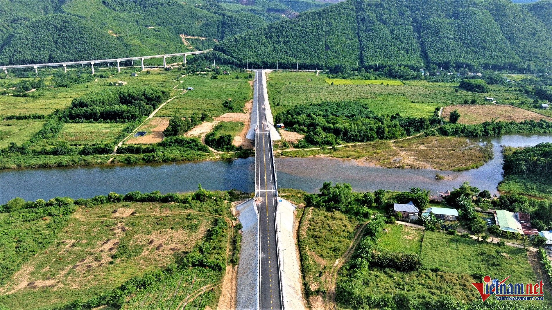 Mê mẩn trước tuyến đường băng qua cánh đồng lúa giữa núi rừng ở Đà Nẵng - 3