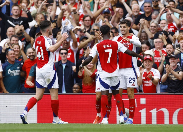 Arsenal nhận thẻ đỏ tranh cãi, Brighton tạm chiếm ngôi đầu Ngoại hạng Anh - 3 Arsenal nhận thẻ đỏ tranh cãi, Brighton tạm chiếm ngôi đầu Ngoại hạng Anh - 3